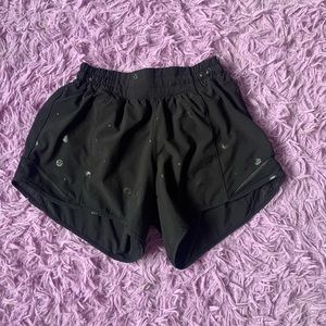 Lululemon hotty hot 4’ inch